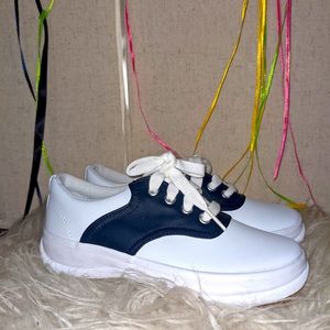 KEDS blue & white Oxfords kid Sz 13.5 NEW!!!